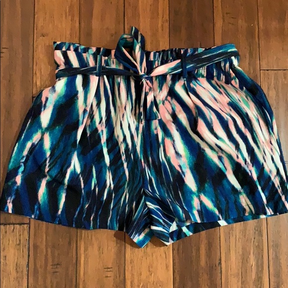 High waisted shorts - Picture 2 of 3